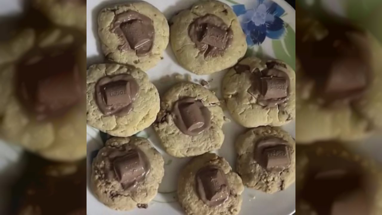 cookie kiss